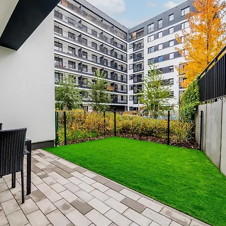 Апартаменты Stacja Jezyce Deluxe With Garden By Bookinghost