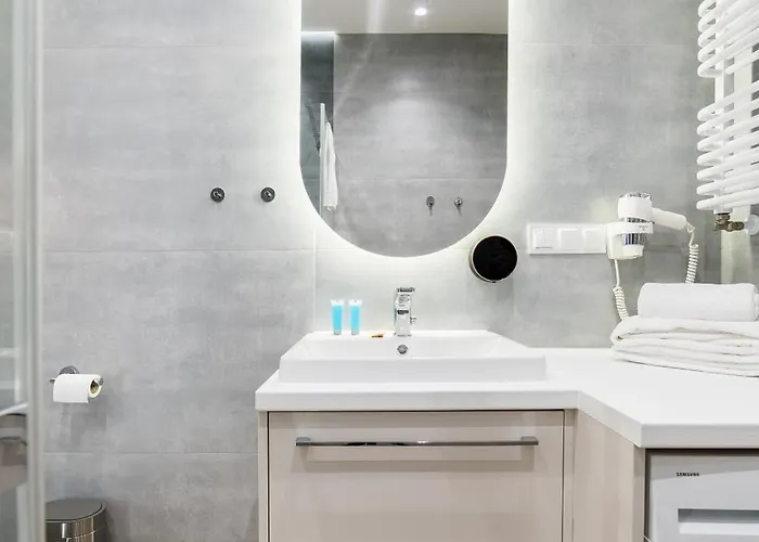 Apartment Stacja Jezyce Deluxe With Garden By Bookinghost